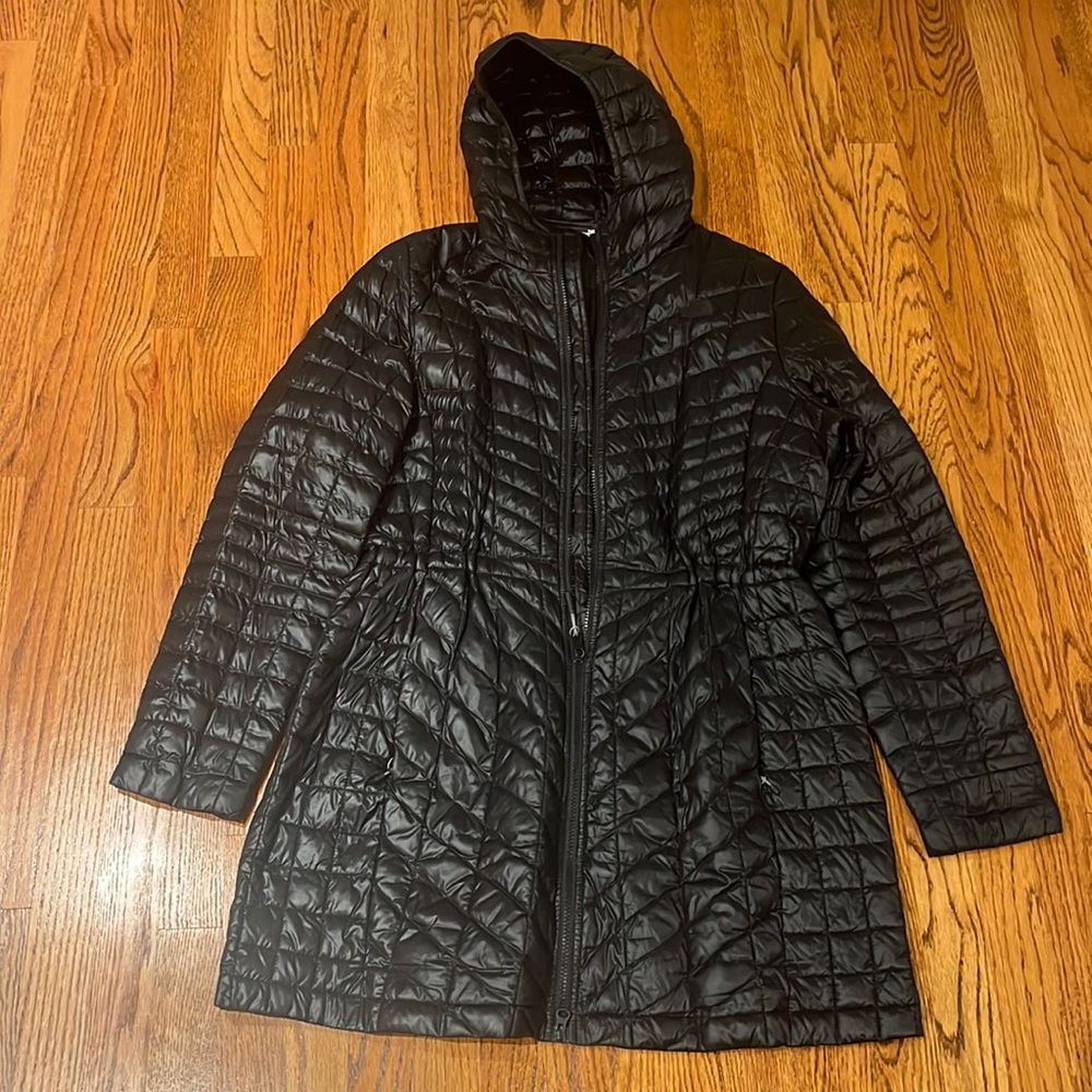 The North Face Woman’s Black Puffer Jacket Size XL